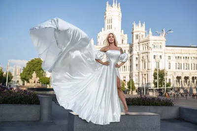 Madrid Flying Dress Photoshoot: Capture Ethereal Moments in Retiro Park