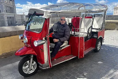 Madrid Tuktuk Tour: 60-Minute City Highlights!