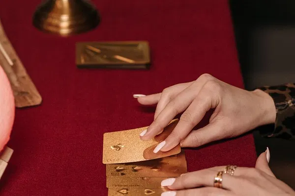 Unlock Your Inner Psychic: Tarot Training Workshop in Enchanting Lyon