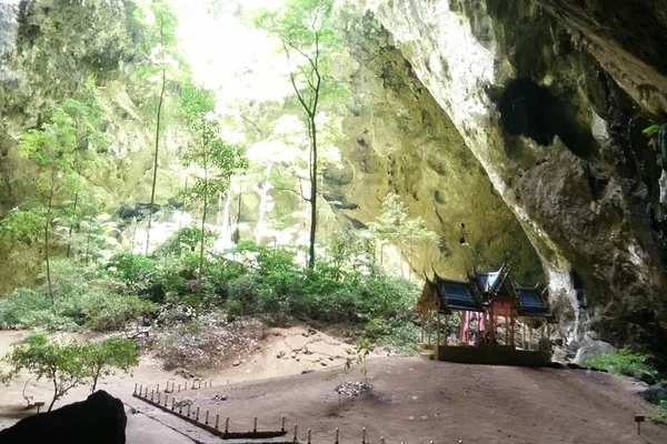 Explore Sam Roi Yod: Coastal Wonders & Cave Temples Await!