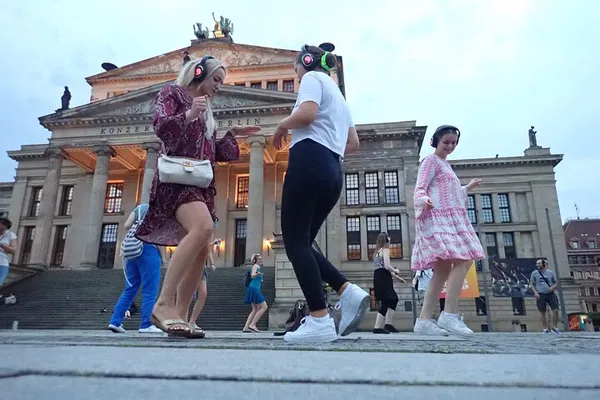 Silent Disco Berlin: Dance, Sightsee & Flash Mob!