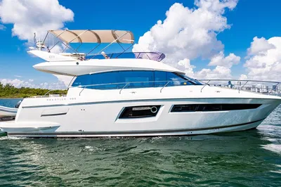 Miami Yacht Life: 52ft Flybridge Adventure Awaits!