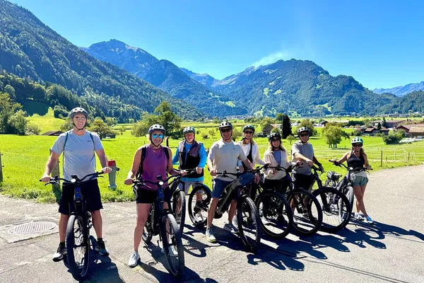 Interlaken E-Bike Tour: Lakes, Ruins & Views