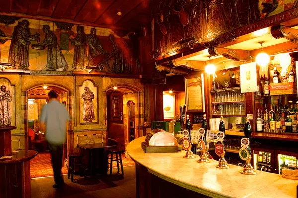 London's Historic Pubs: Private Tour with Drinks Expert