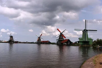 Discover Dutch Charms: Private Tour to Windmills, Cheese & Volendam