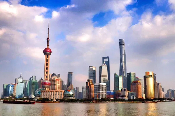 Shanghai's Classic Charms: A Tailored Shore Excursion for First-Timers