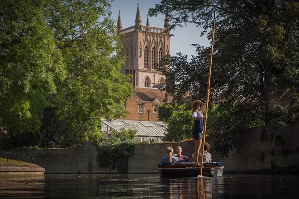 Glide Through Cambridge: A Scenic Punting Adventure