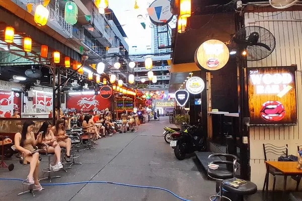 Bangkok Nightlife Unveiled: Secrets of the Red Light District