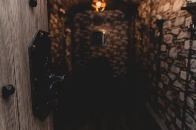 Uncover History: Escape the Ghost of Mary Queen of Scots!