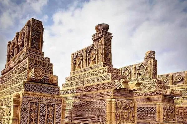 Karachi Heritage Express: Thatta's UNESCO Wonders!