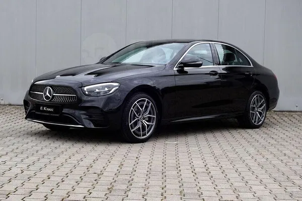 Effortless Berlin Arrival: Private Airport Transfer in Style