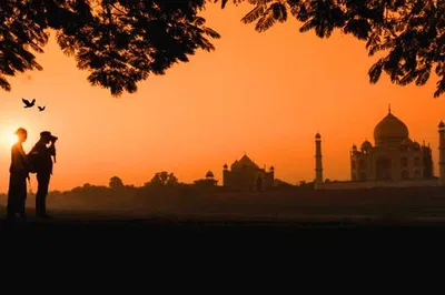 Discover Agra's Wonders: A Whirlwind Taj Mahal Day Tour from Delhi