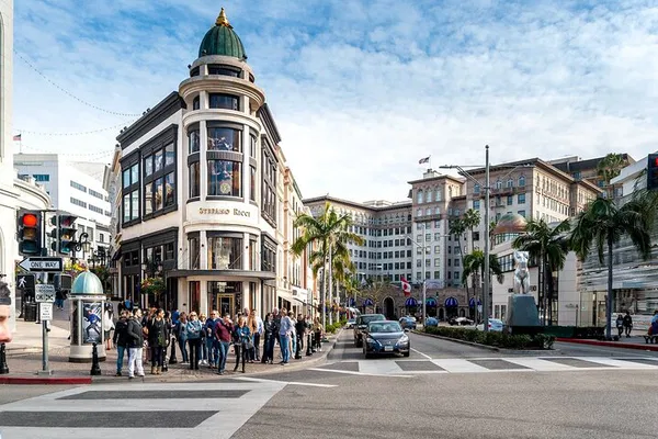 Unveiling Beverly Hills: A Star-Studded Historical Walking Tour