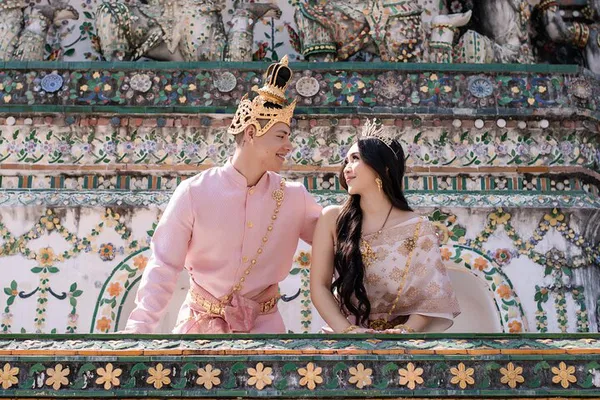 Step into Thai Splendor: Photoshoot at Wat Arun & Pho Temple