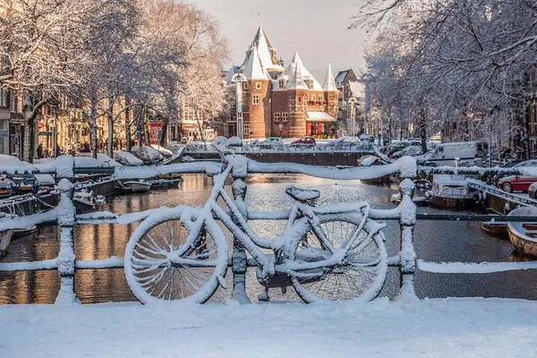 Amsterdam Winter Wonder Walk: Uncover Amsterdam's Charm!