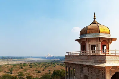Unveiling the Taj: A Delhi Day Trip into Mughal Splendor