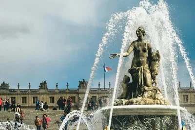 Louvre & Versailles: Small Group, Big Art Escape