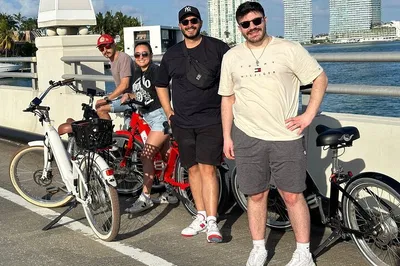 South Beach Electric Bike Adventure: Explore Miami's Marvels!