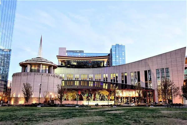 Nashville's Iconic Sounds: Explore Country Music Hall of Fame, RCA Studio B & Hatch Show Print