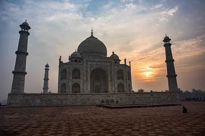 Sunrise Spectacle: Private Taj Mahal Tour from Delhi