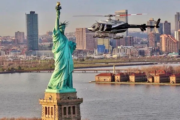 Manhattan Helicopter Tour: Soar Above NYC's Iconic Skyline