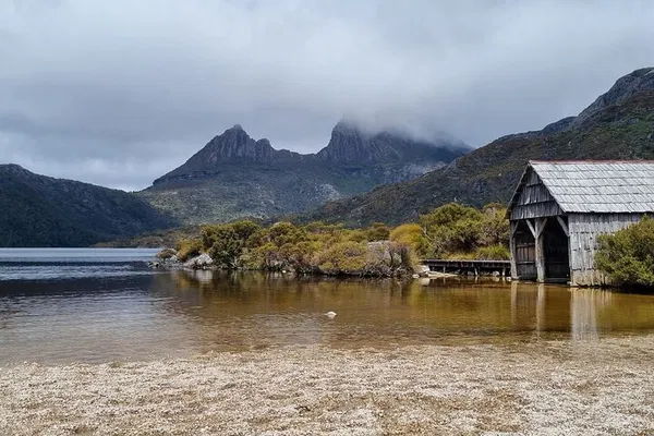 Cradle Mountain Hike: 4-Day Tasmanian Wilderness Tour