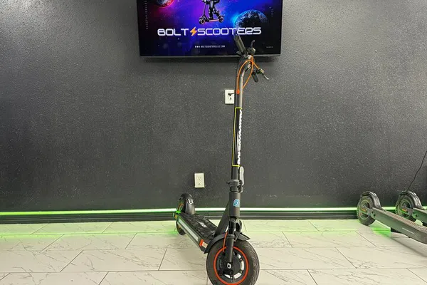 Zoom Through Downtown Dallas: An E-Scooter Adventure!