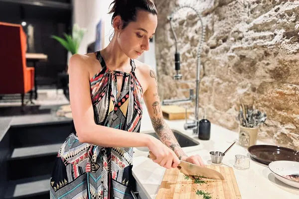 Barcelona Tapas & Cocktail Class: Cook & Dine with Locals