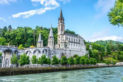 Barcelona to Lourdes Private Transfer: Stress-Free Ride