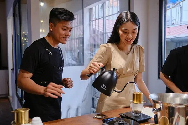 Unleash Your Inner Barista: A Vietnamese Coffee Adventure in Hồ Chí Minh City!