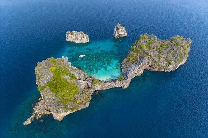 Discover Rok Island: A Phuket Catamaran Snorkeling Adventure