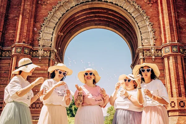 Barcelona Photoshoot: Capture Your Memories!