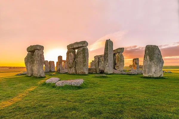 Stonehenge, Avebury & Cotswolds: Small Group Tour