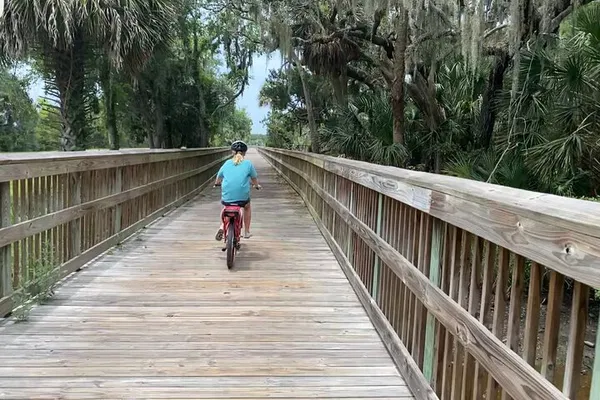 Glide Through Amelia Island: Electric Bike Adventure Awaits!