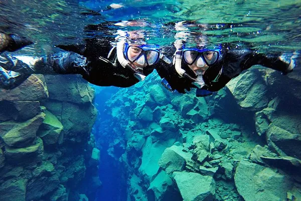 Silfra Snorkeling: Drysuit Adventure with Photos Included