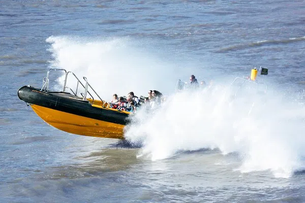 Ultimate Thames Thrill: Private Speedboat Tower RIB Blast!