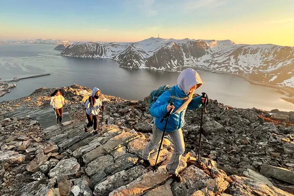 Honningsvåg Hike: Arctic Ocean Views from Mountain