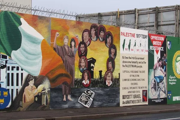 Belfast Murals: Taxi Tour of History & Street Art