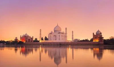 Taj Mahal Express: A Whirlwind Day Trip to Agra from Delhi