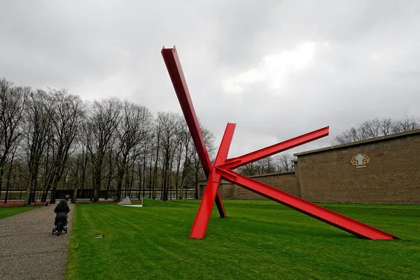 Discover Art and Nature: Kröller Müller Museum & Veluwe National Park Private Tour