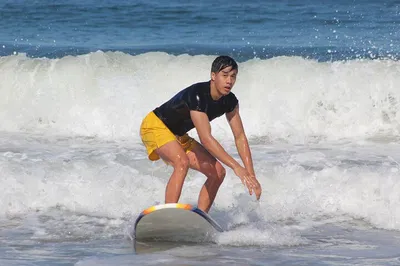 Ride Miami Waves: Your Personalized Surf Adventure Awaits!