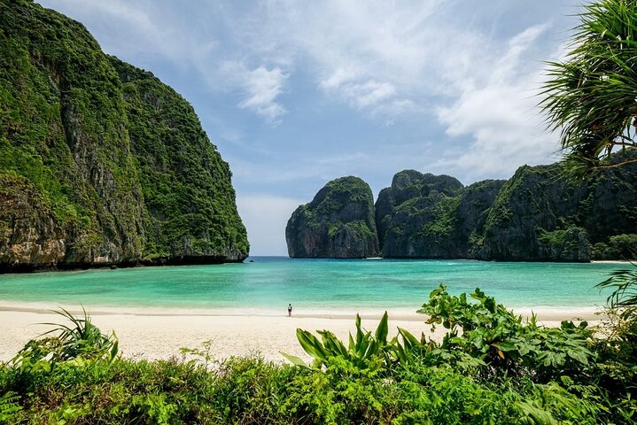 Phuket Adventure: Discover Phi Phi & Bamboo Island by Speedboat!