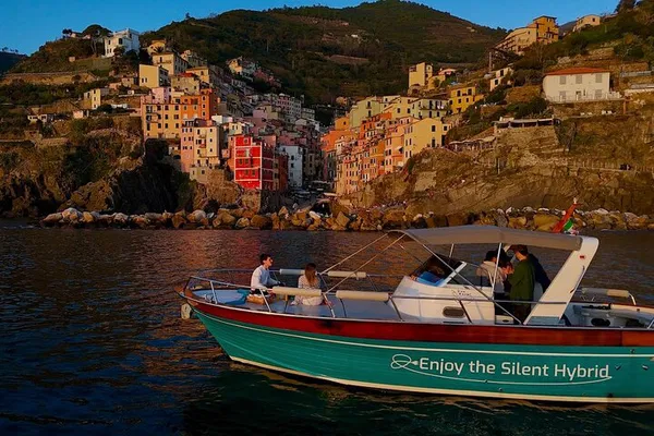 Cinque Terre Sunset Cruise: Aperitivo & Coastal Views