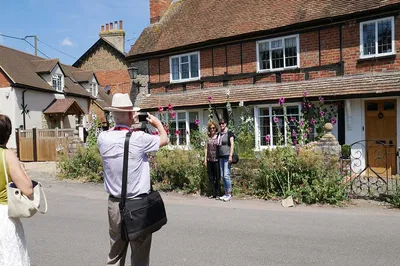 Uncover Midsomer's Dark Secrets: A Deadly Delight TV Tour from London