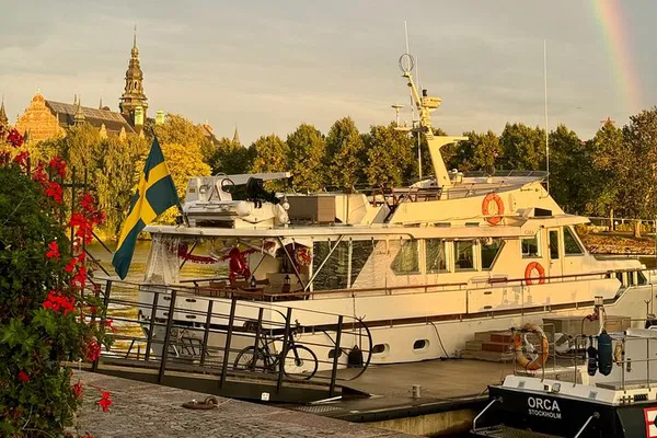 Stockholm Yacht Tour: Sunset Cruise, Dinner & Drinks!