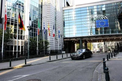 Brussels on Wheels: A Luxurious Private City Tour from Port