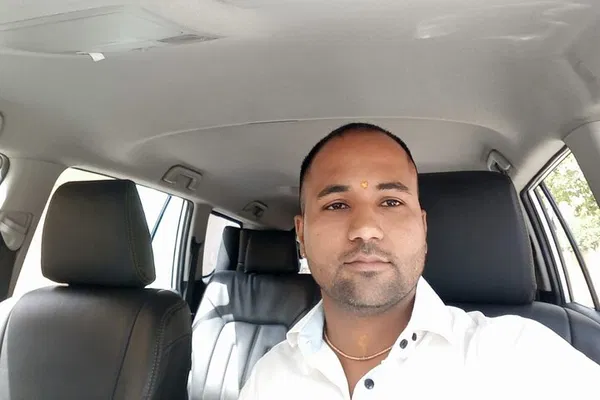 Stress-Free Agra-Delhi Transfer: Private Chauffeur Experience