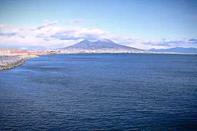 Unearth Pompeii & Vesuvius: A Frozen Day in History Awaits!