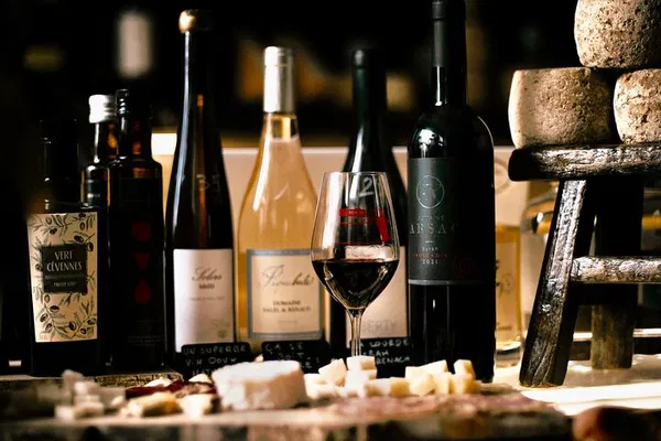 Paris Food Tour: Notre Dame Gourmet & Wine Tasting