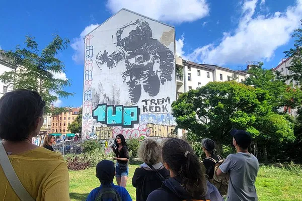 Berlin Street Art Tour in French: Explore the Alternative Side